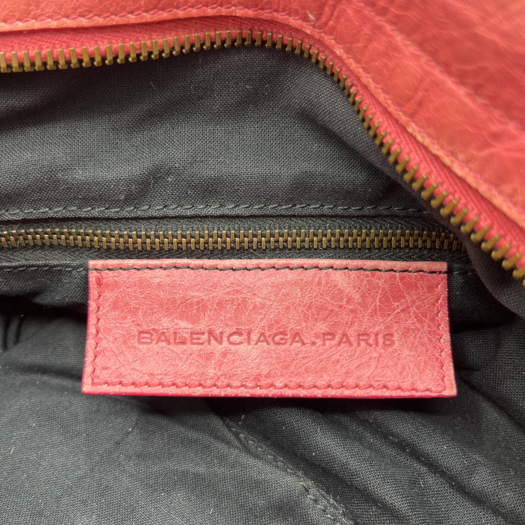 Balenciaga Handtasche The Frist City Bag mit Umhängegurt aus Leder in pink