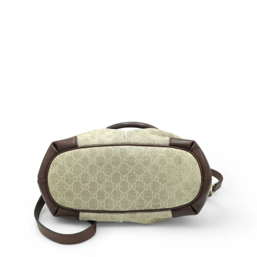 Gucci Handtasche Sukey Lederdetails braun mit Umhängegurt monogram beige