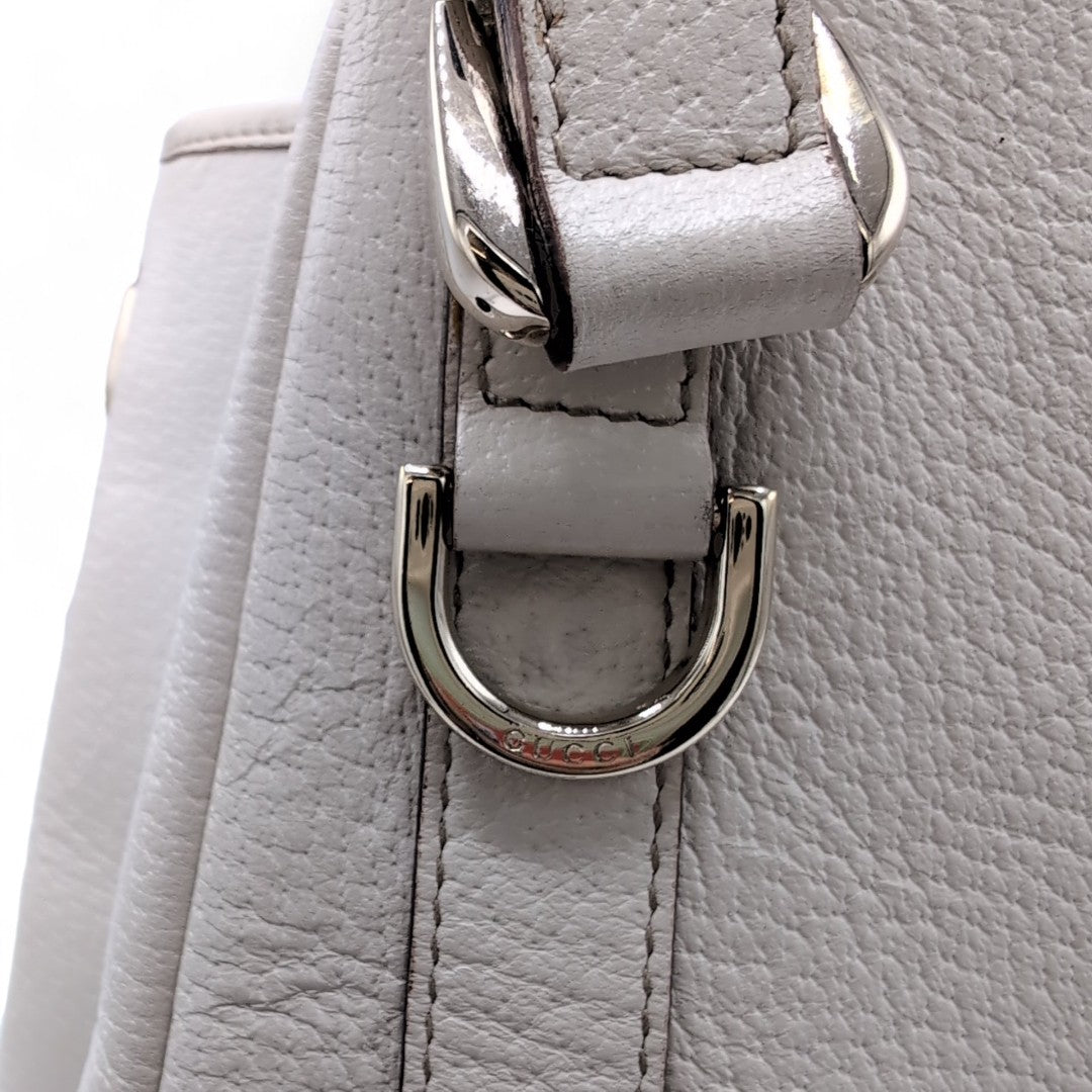 Gucci Handtasche Abbey aus Leder weiß