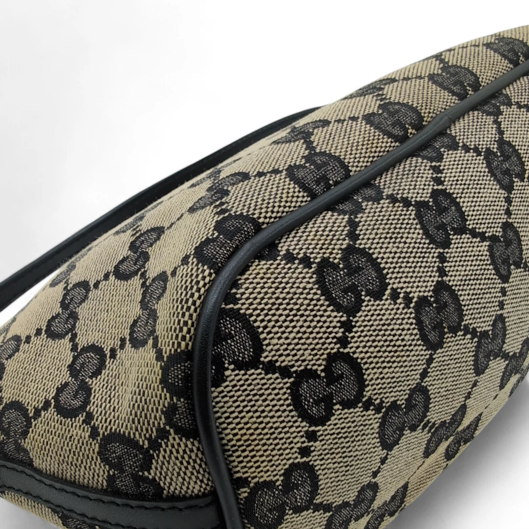 Gucci Handtasche Baguette mit schwarzen Lederdetails monogram beige