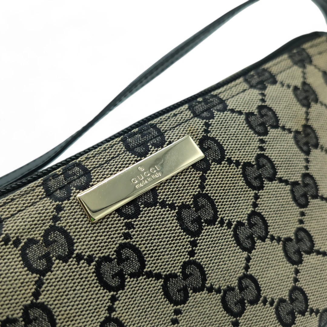 Gucci Handtasche Baguette mit schwarzen Lederdetails monogram beige