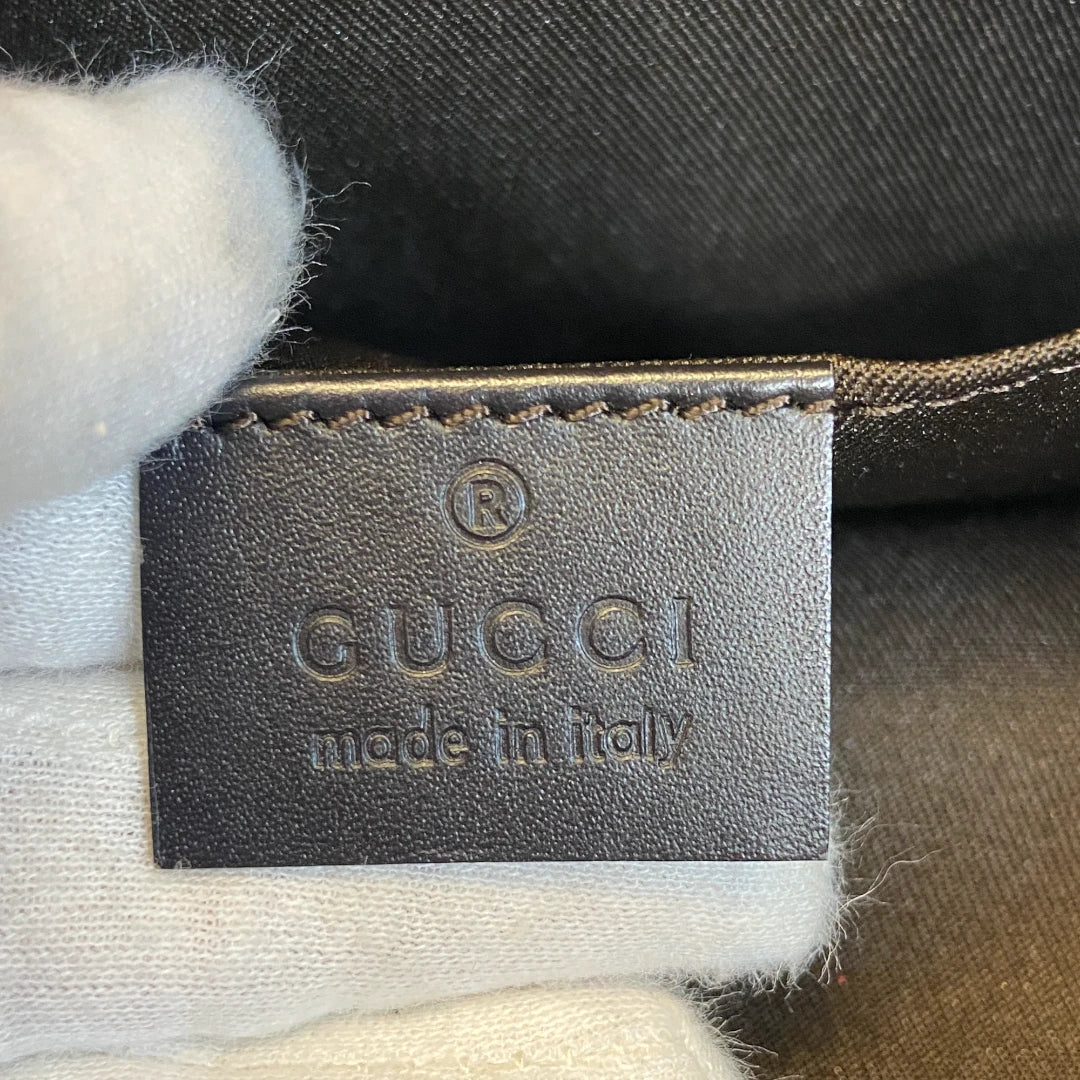 Gucci Handtasche Croissant mit schwarzen Lederdetails monogram dunkelbraun