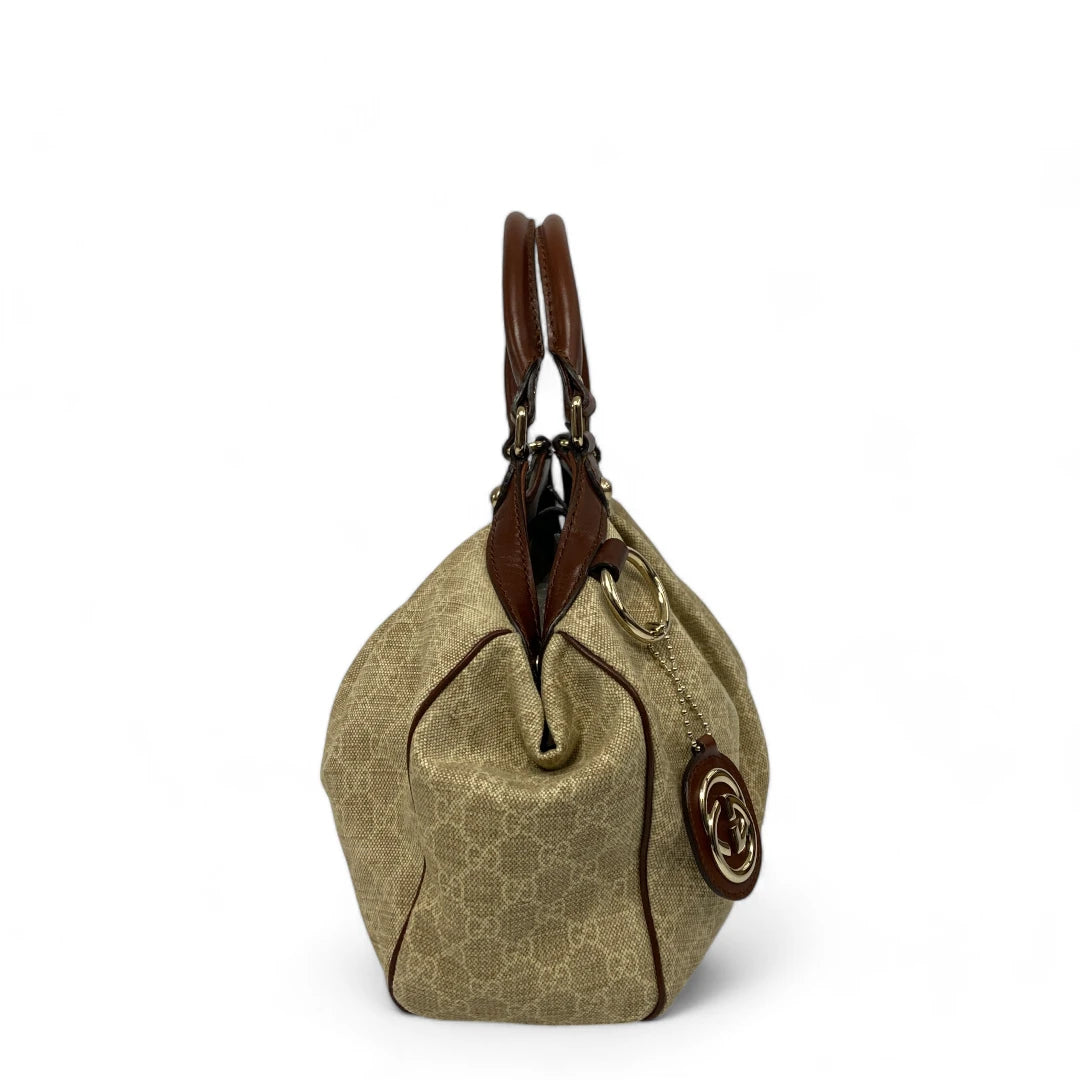 Gucci Handtasche Sukey mit braunen Lederdetails monogram beige