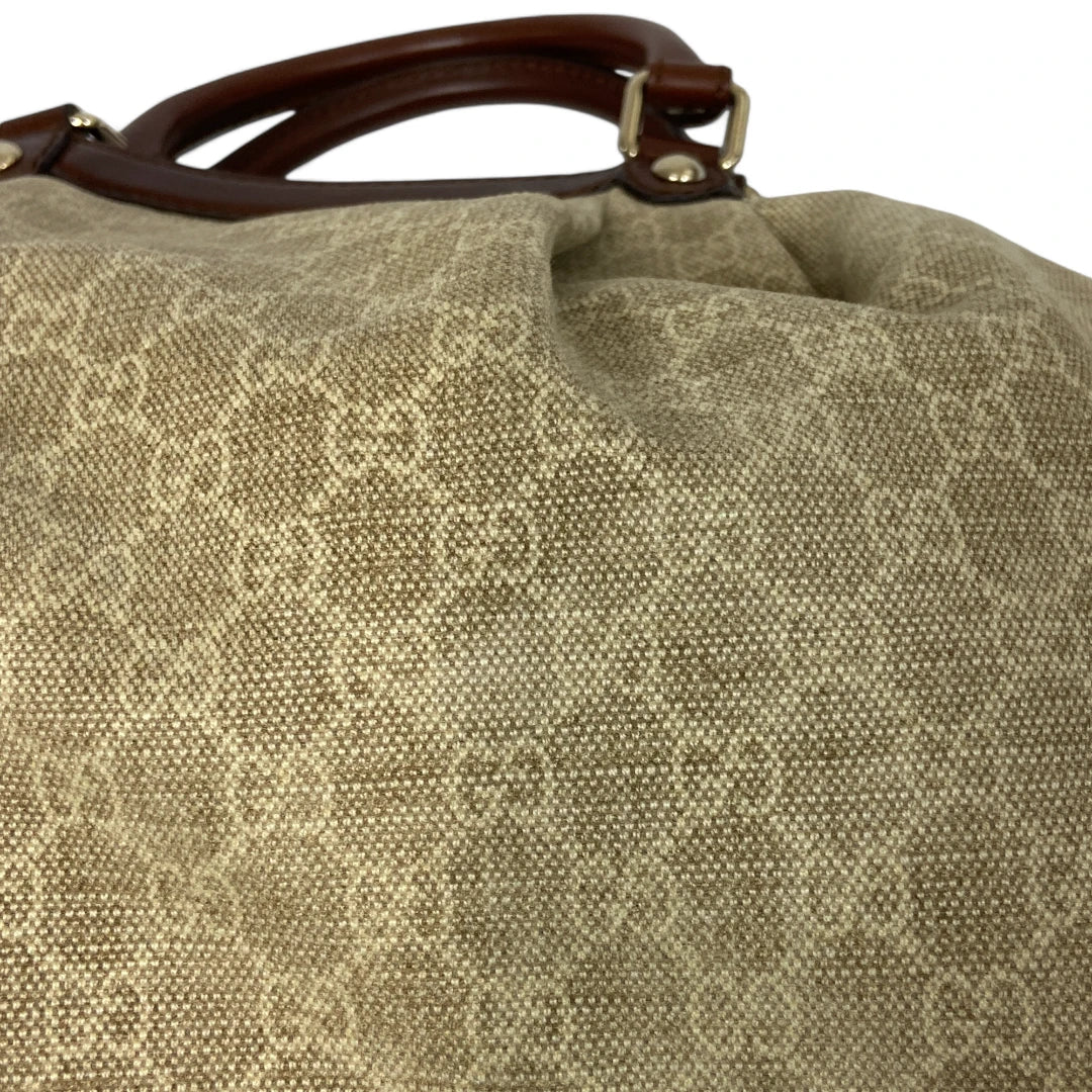 Gucci Handtasche Sukey mit braunen Lederdetails monogram beige