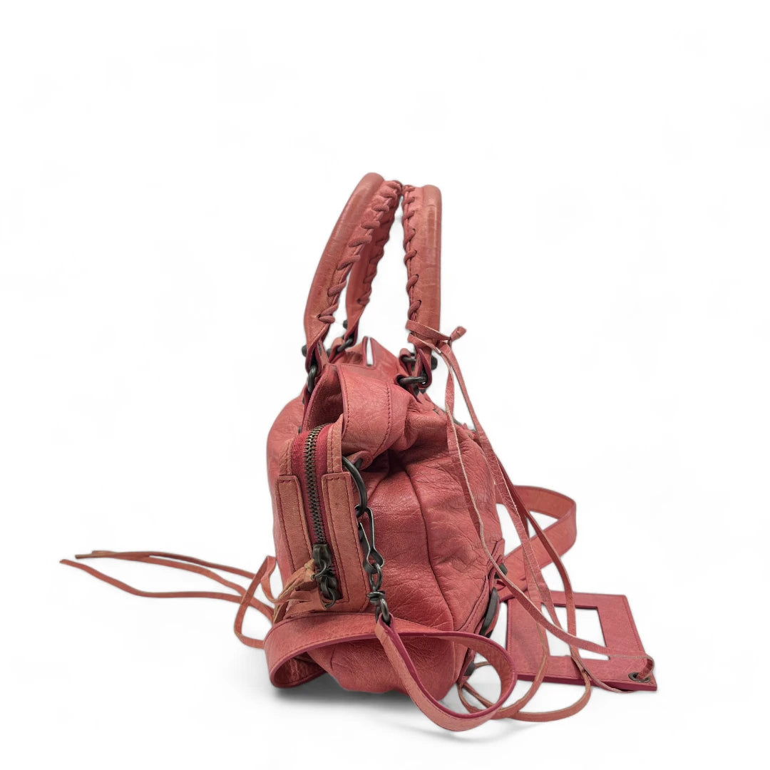 Balenciaga Handtasche The Frist City Bag mit Umhängegurt aus Leder in pink