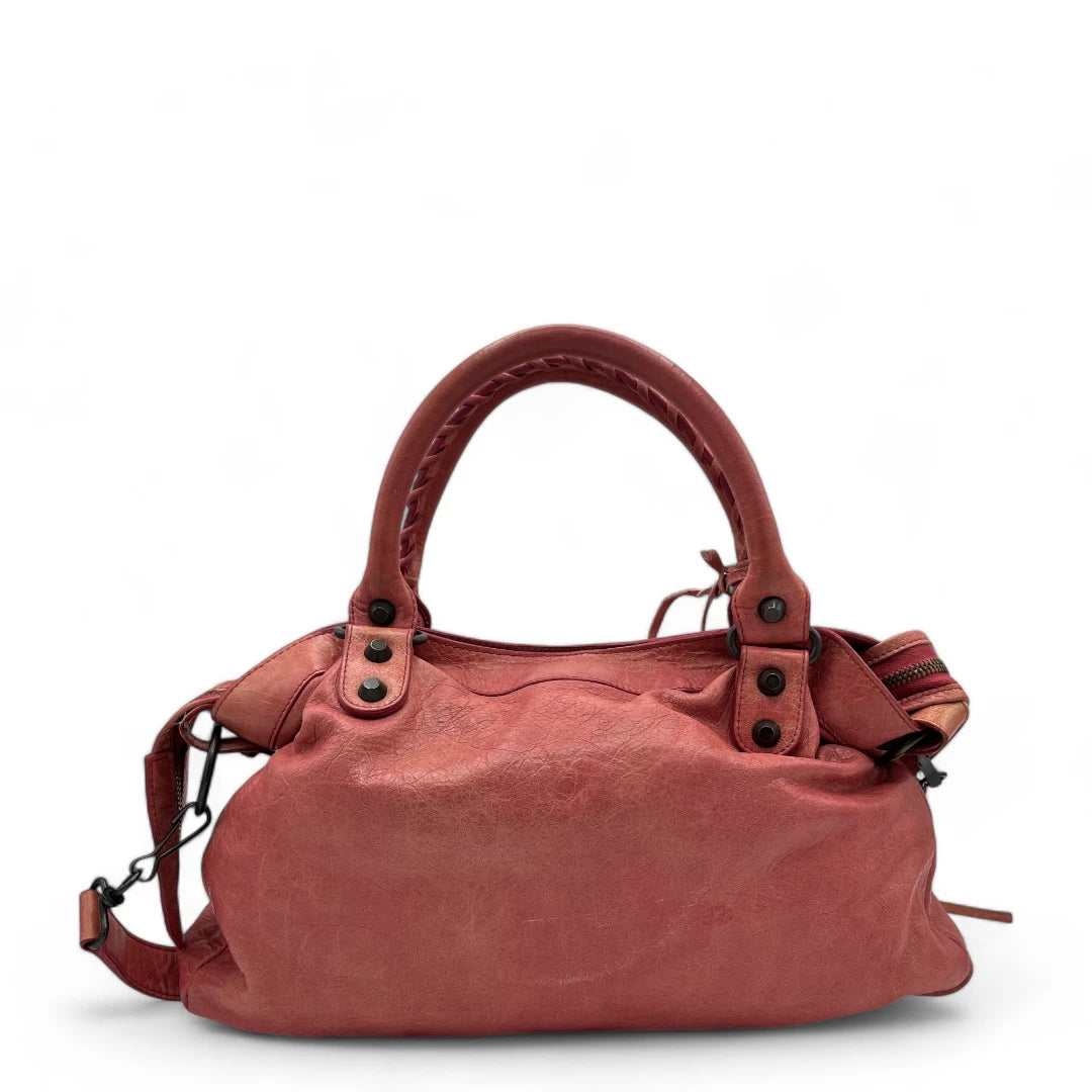 Balenciaga Handtasche The Frist City Bag mit Umhängegurt aus Leder in pink