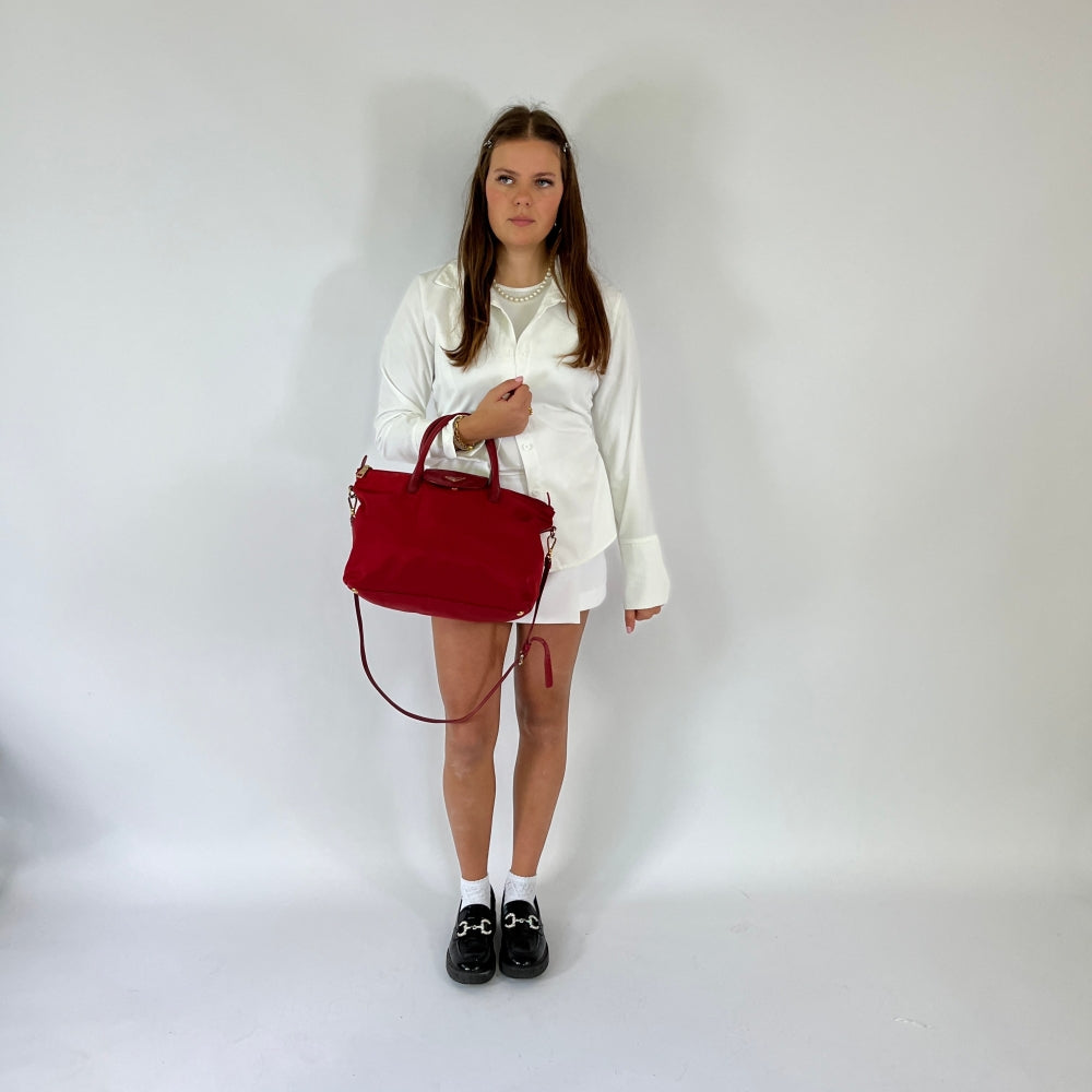 Prada Handtasche groß aus Nylon mit Umhängegurt rot