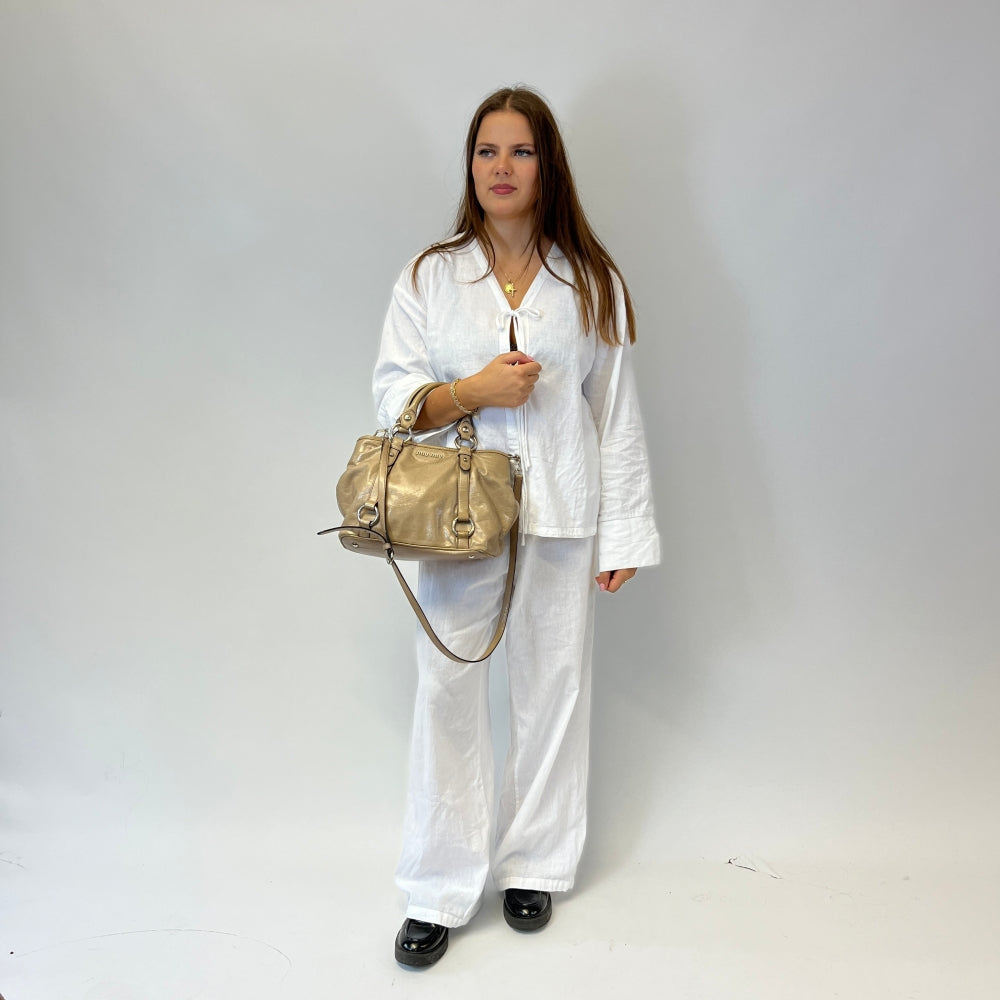 Miu Miu Handtasche / Shopper mit Umhängegurt aus Leder hellbraun