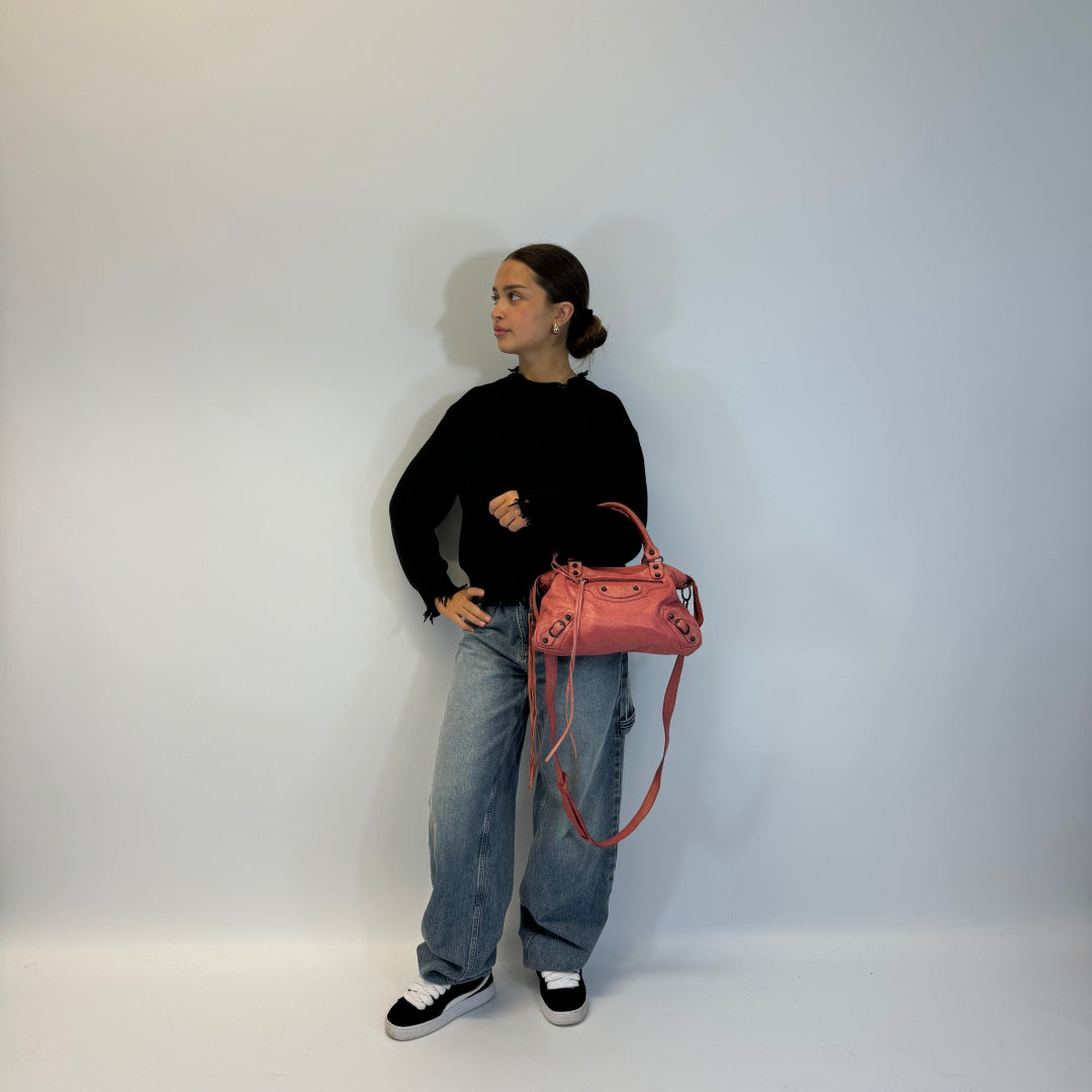 Balenciaga Handtasche The Frist City Bag mit Umhängegurt aus Leder in pink