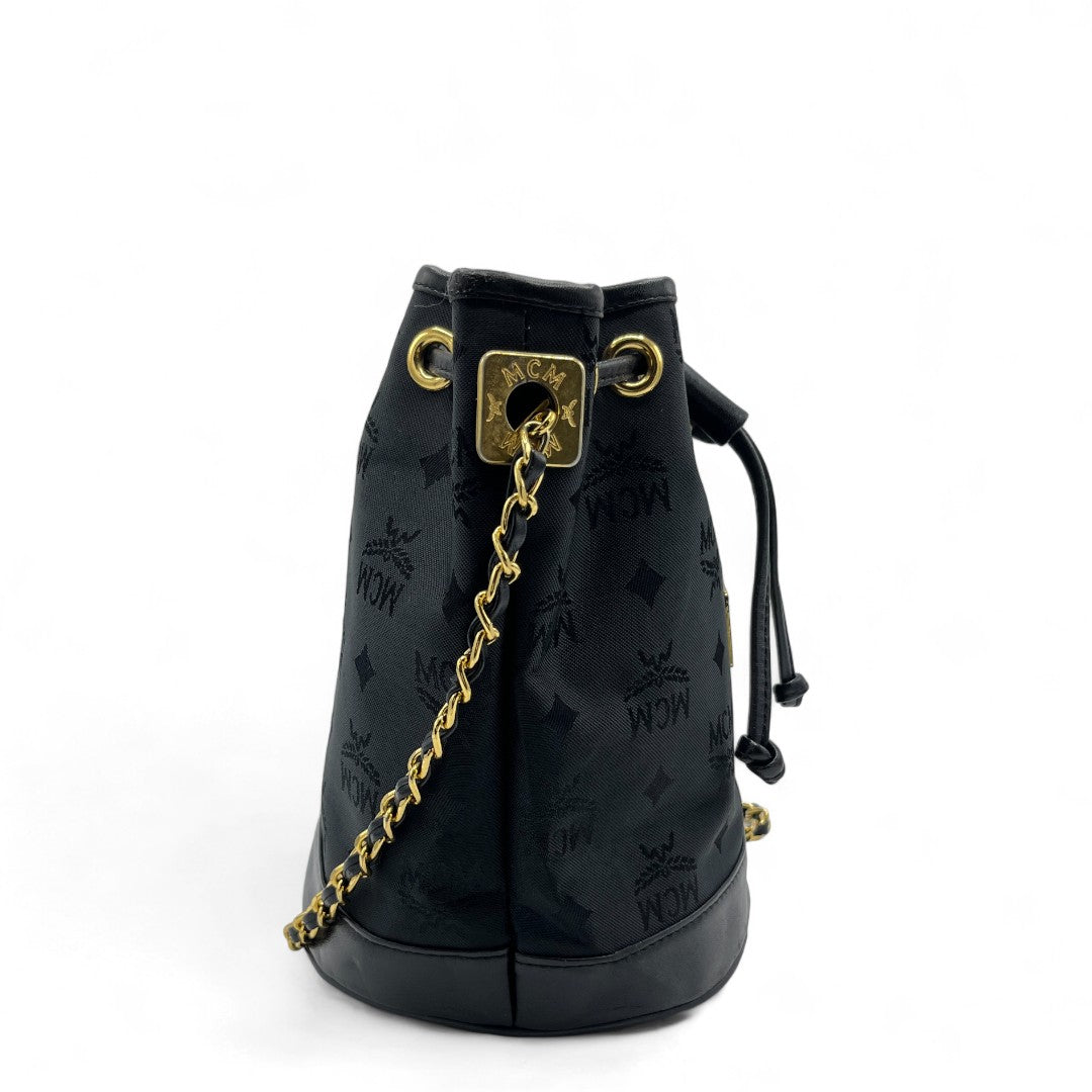 MCM Umhängetasche mini Bucket mit goldener Hardware visetos schwarz