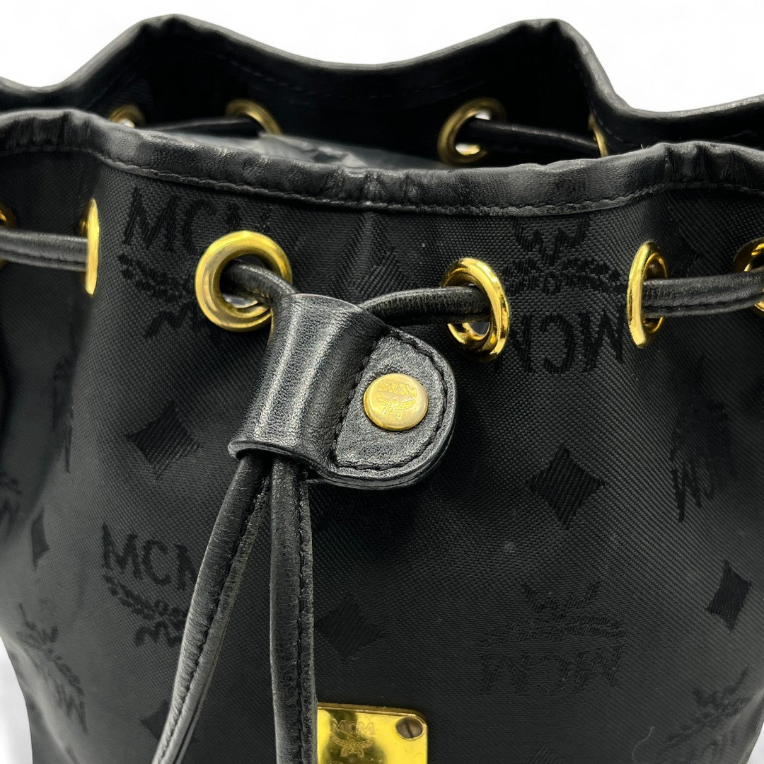 MCM Umhängetasche mini Bucket mit goldener Hardware visetos schwarz