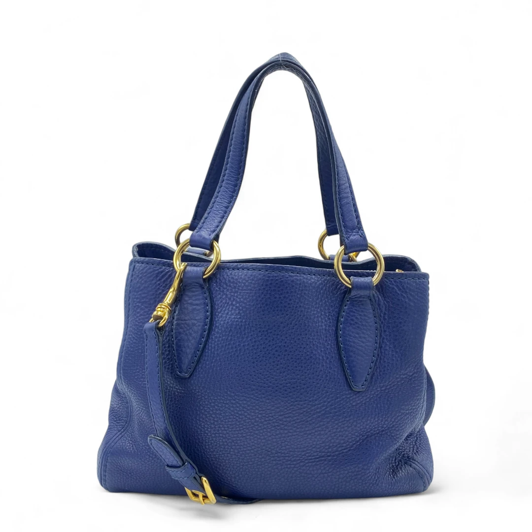 Miu Miu Handtasche mit Schultergurt goldene Hardware aus Leder blau