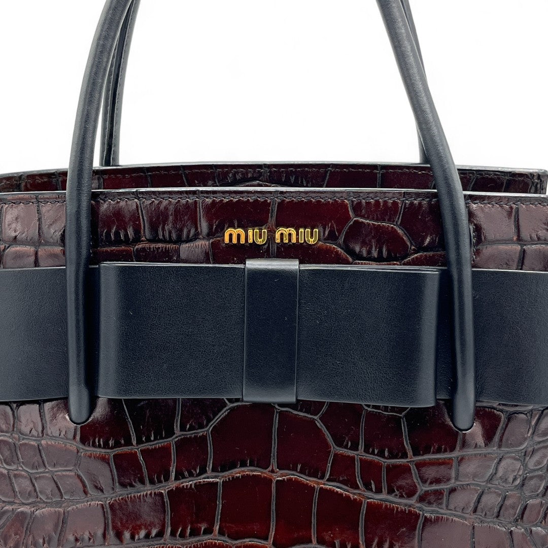 Miu Miu Handtasche Croco Optik mit schwarzen Lederdetails weinrot