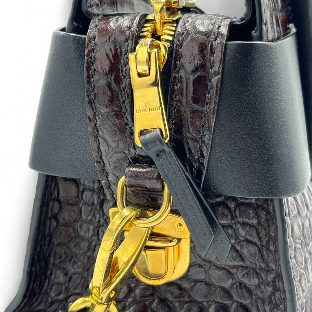 Miu Miu Handtasche Croco Optik mit schwarzen Lederdetails weinrot