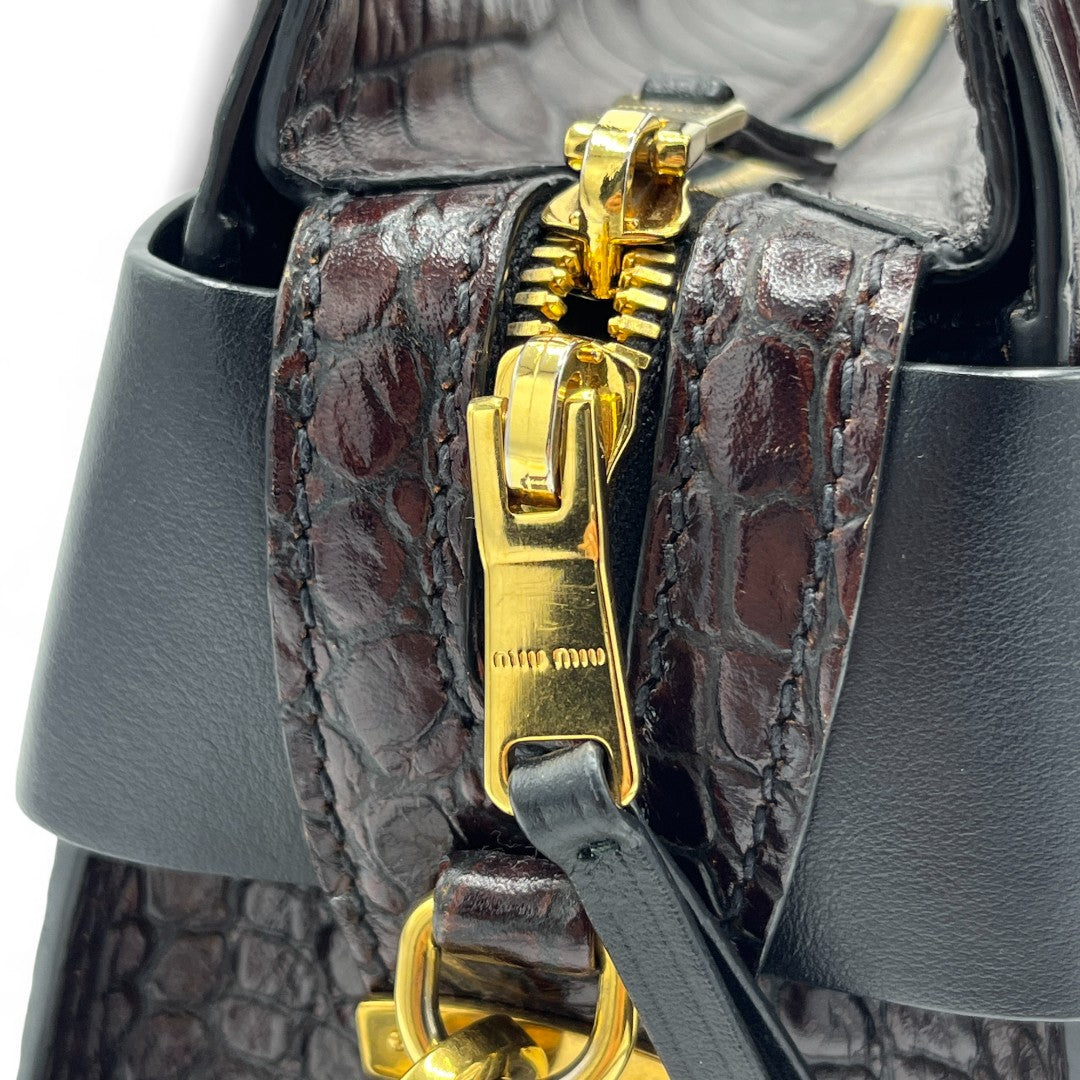 Miu Miu Handtasche Croco Optik mit schwarzen Lederdetails weinrot