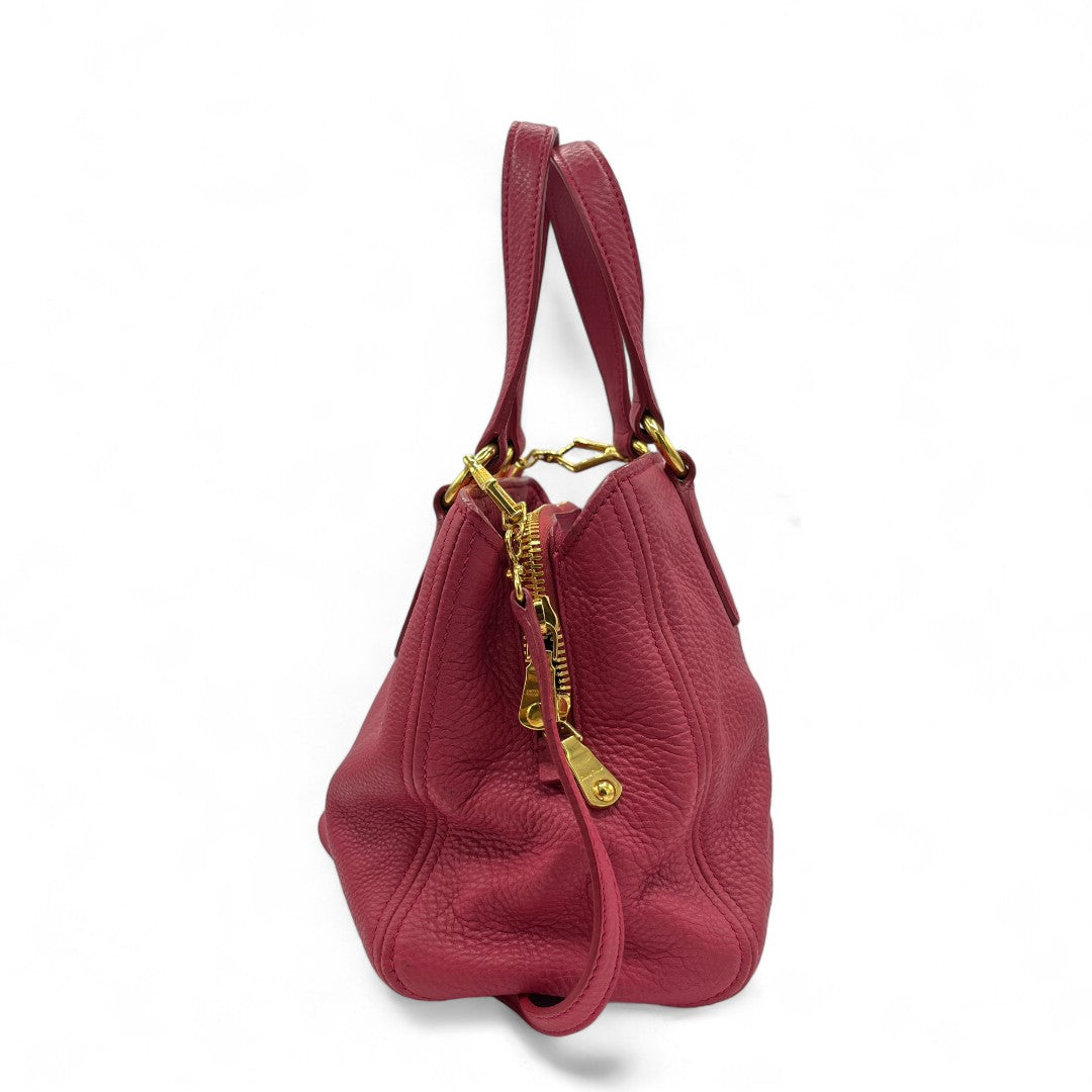 Miu Miu Handtasche mit Schultergurt goldene Hardware aus Leder pink