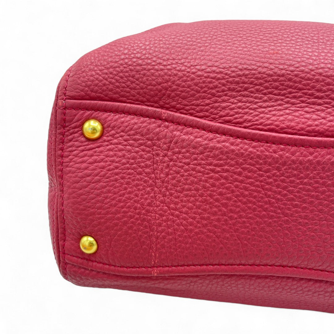 Miu Miu Handtasche mit Schultergurt goldene Hardware aus Leder pink