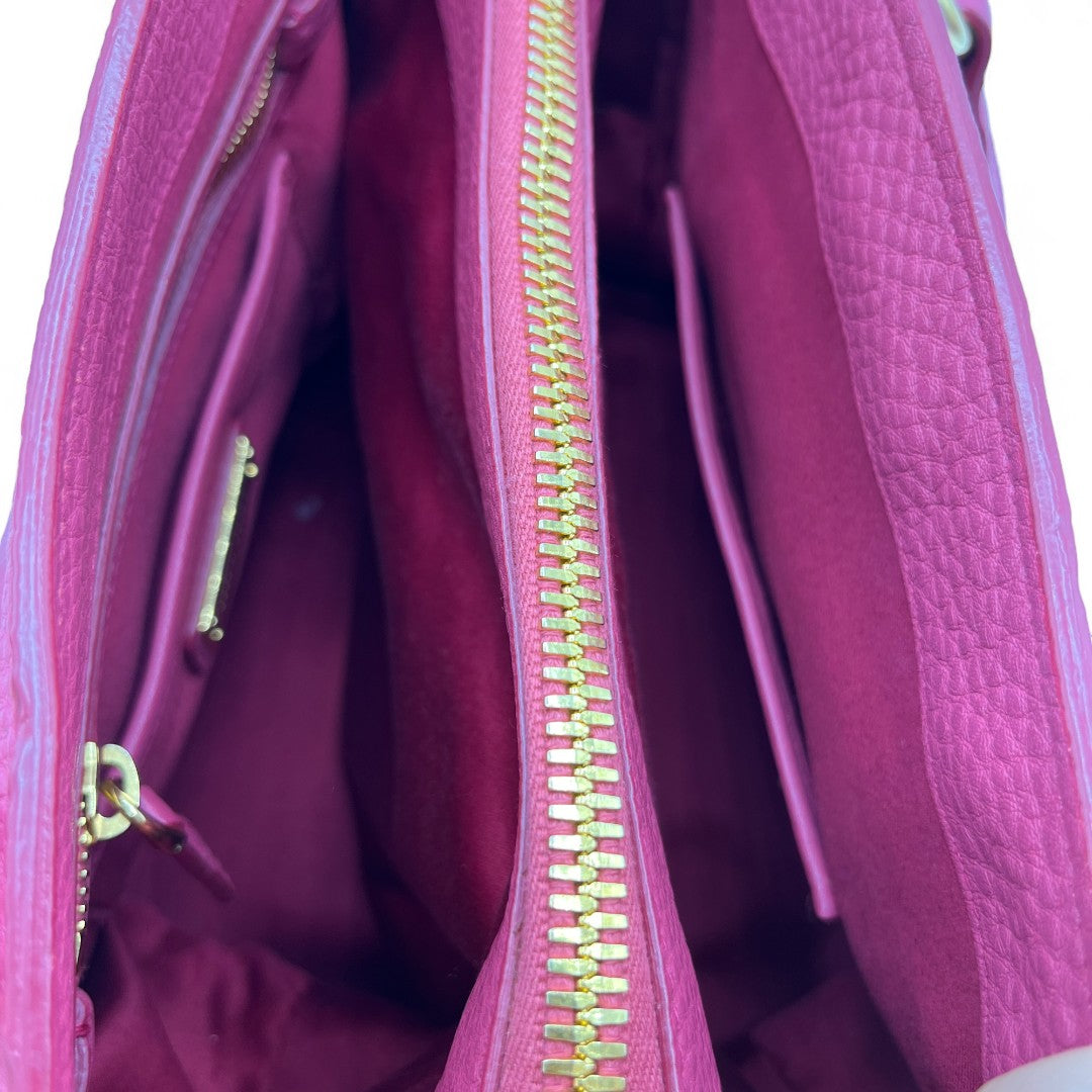 Miu Miu Handtasche mit Schultergurt goldene Hardware aus Leder pink