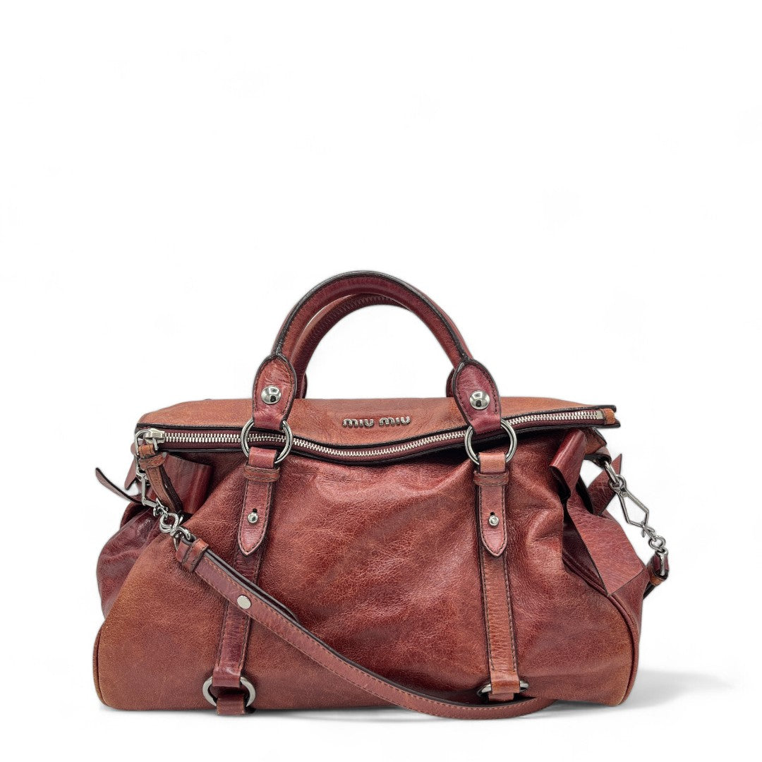 Miu Miu Handtasche Vitello Satchel aus Leder rot