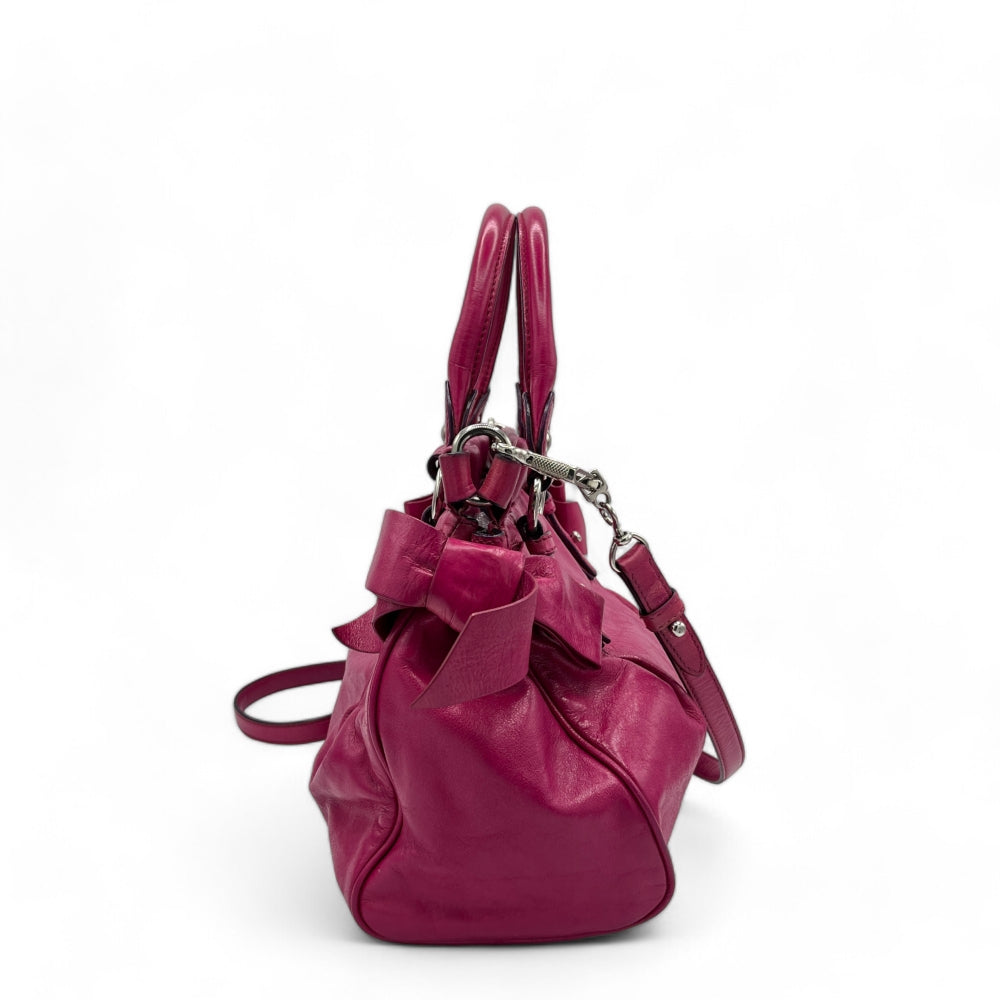 Miu Miu Handtasche Vitello klein mit Schleifen aus Leder mit silber Hardware pink