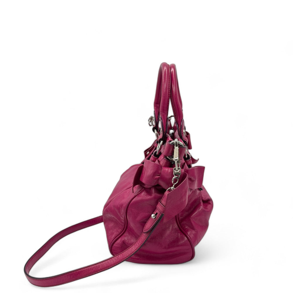 Miu Miu Handtasche Vitello klein mit Schleifen aus Leder mit silber Hardware pink