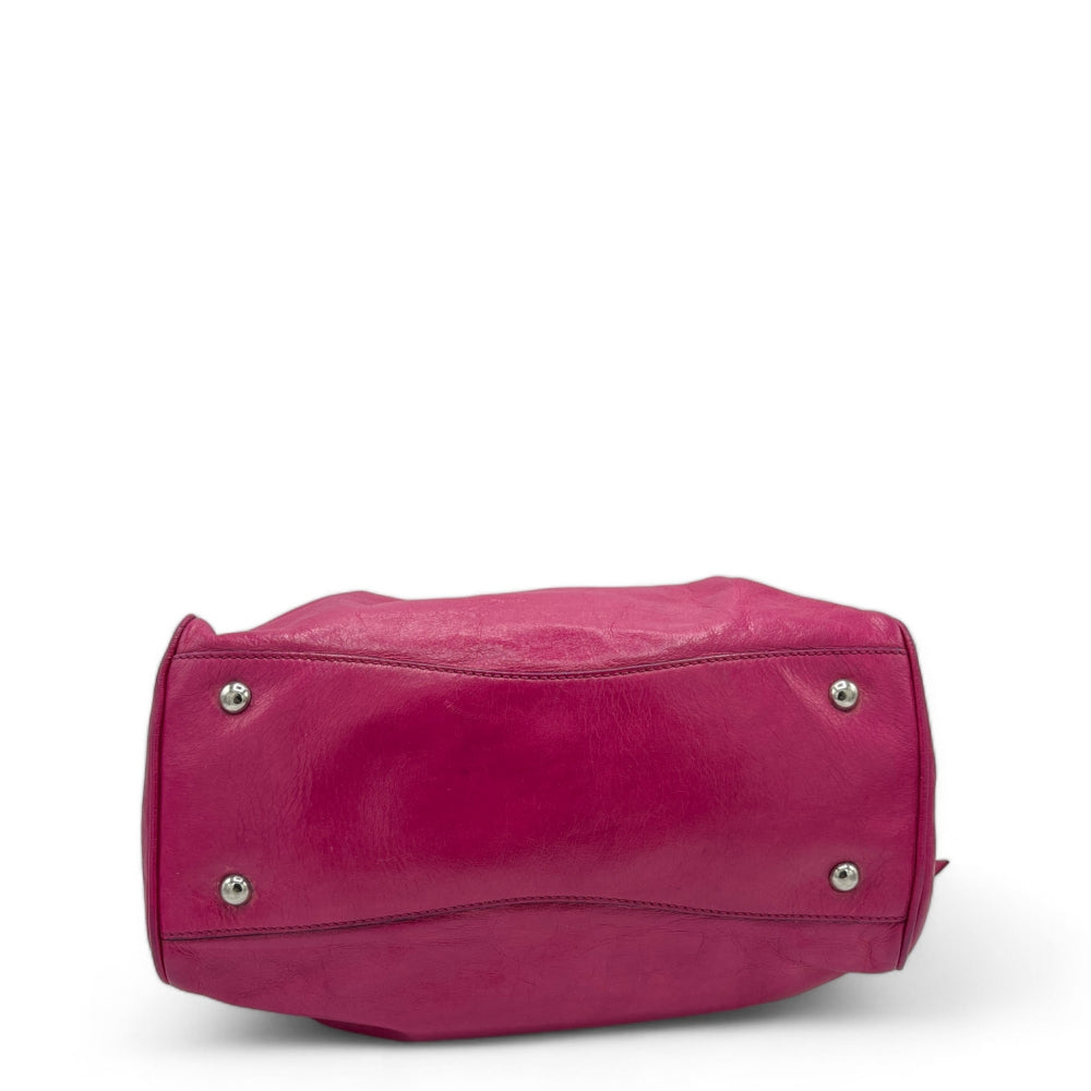 Miu Miu Handtasche Vitello klein mit Schleifen aus Leder mit silber Hardware pink