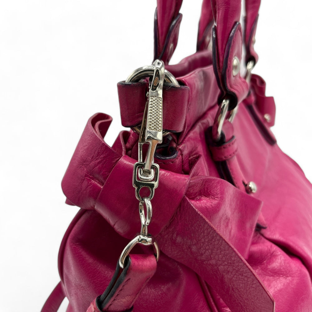 Miu Miu Handtasche Vitello klein mit Schleifen aus Leder mit silber Hardware pink