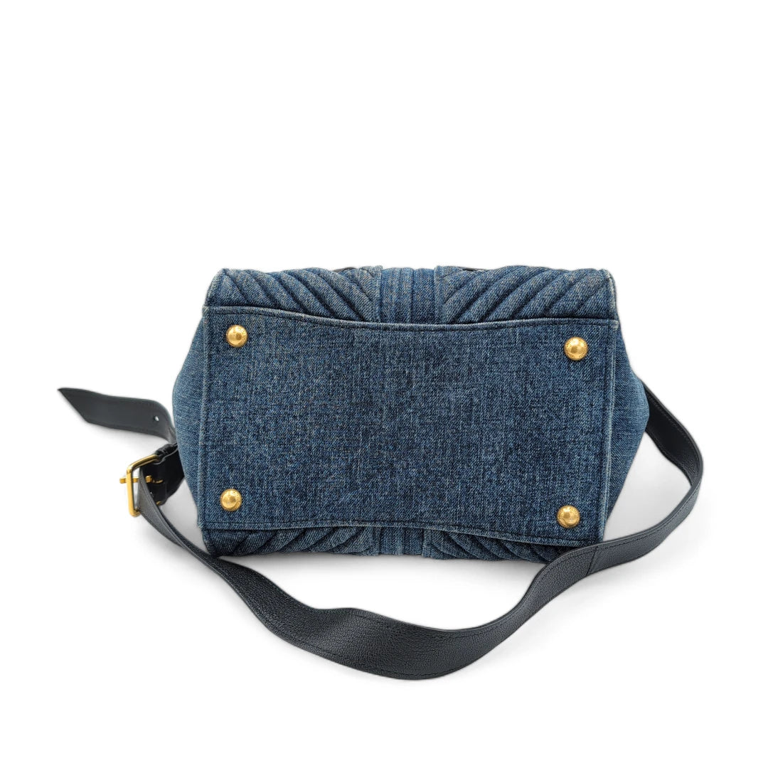 Miu Miu Handtasche aus Denimstoff klein mit schwarzen Lederdetails blau