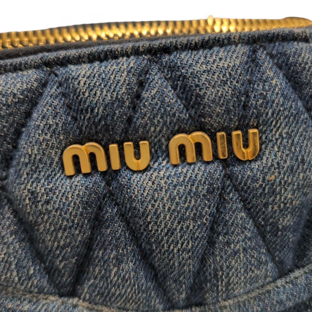 Miu Miu Handtasche aus Denimstoff klein mit schwarzen Lederdetails blau