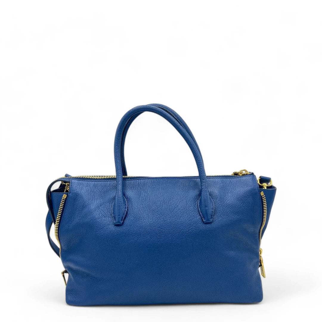 Miu Miu Handtasche mit Schultergurt in Leder blau