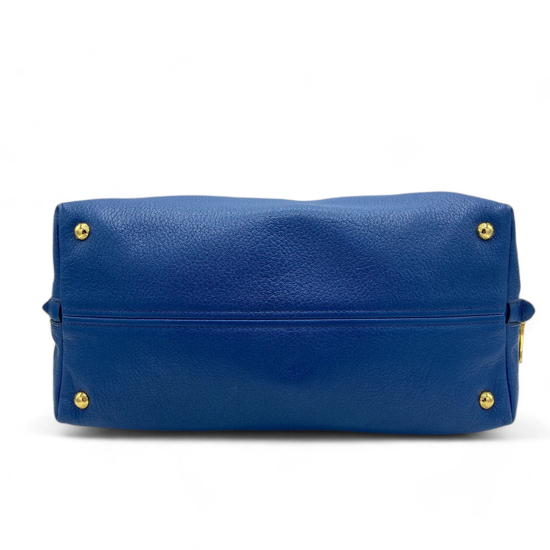 Miu Miu Handtasche mit Schultergurt in Leder blau