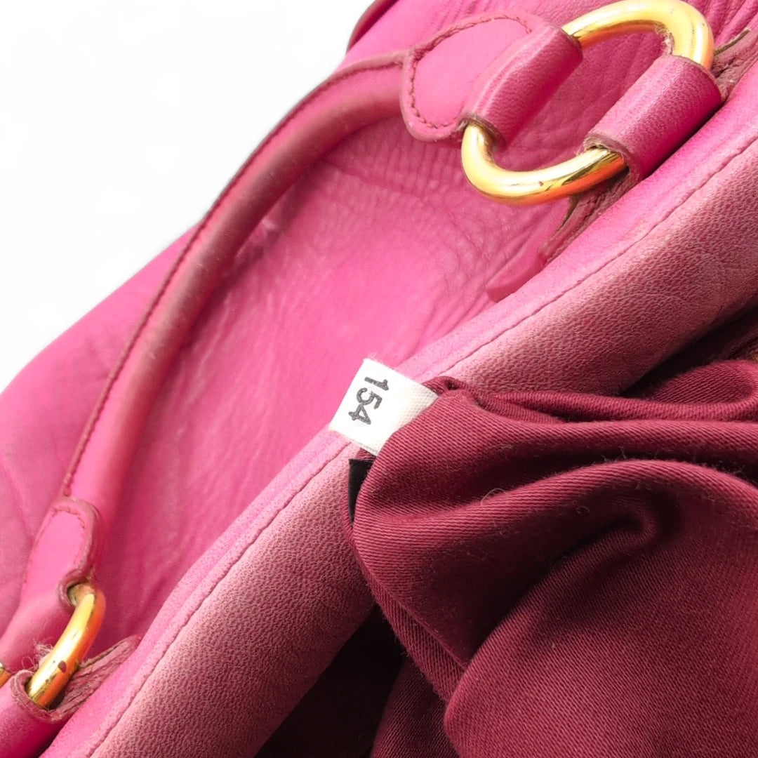 Miu Miu Handtasche mit Umhängegurt & goldener Hardware Leder pink