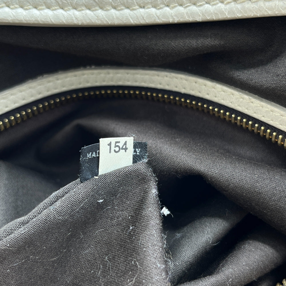 Miu Miu Handtasche mit Schultergurt weiß / creme