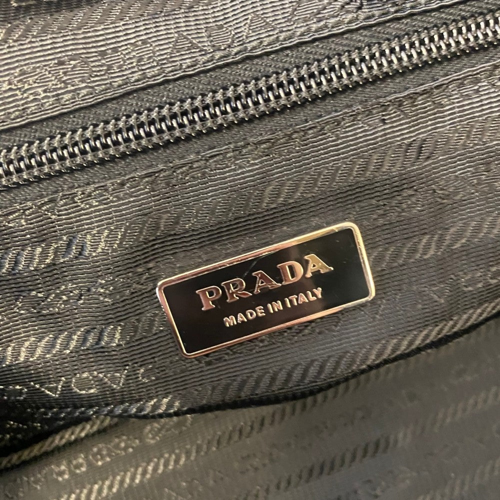 Prada Reisetasche rechteckig mit Schultergurt aus Nylon schwarz 55