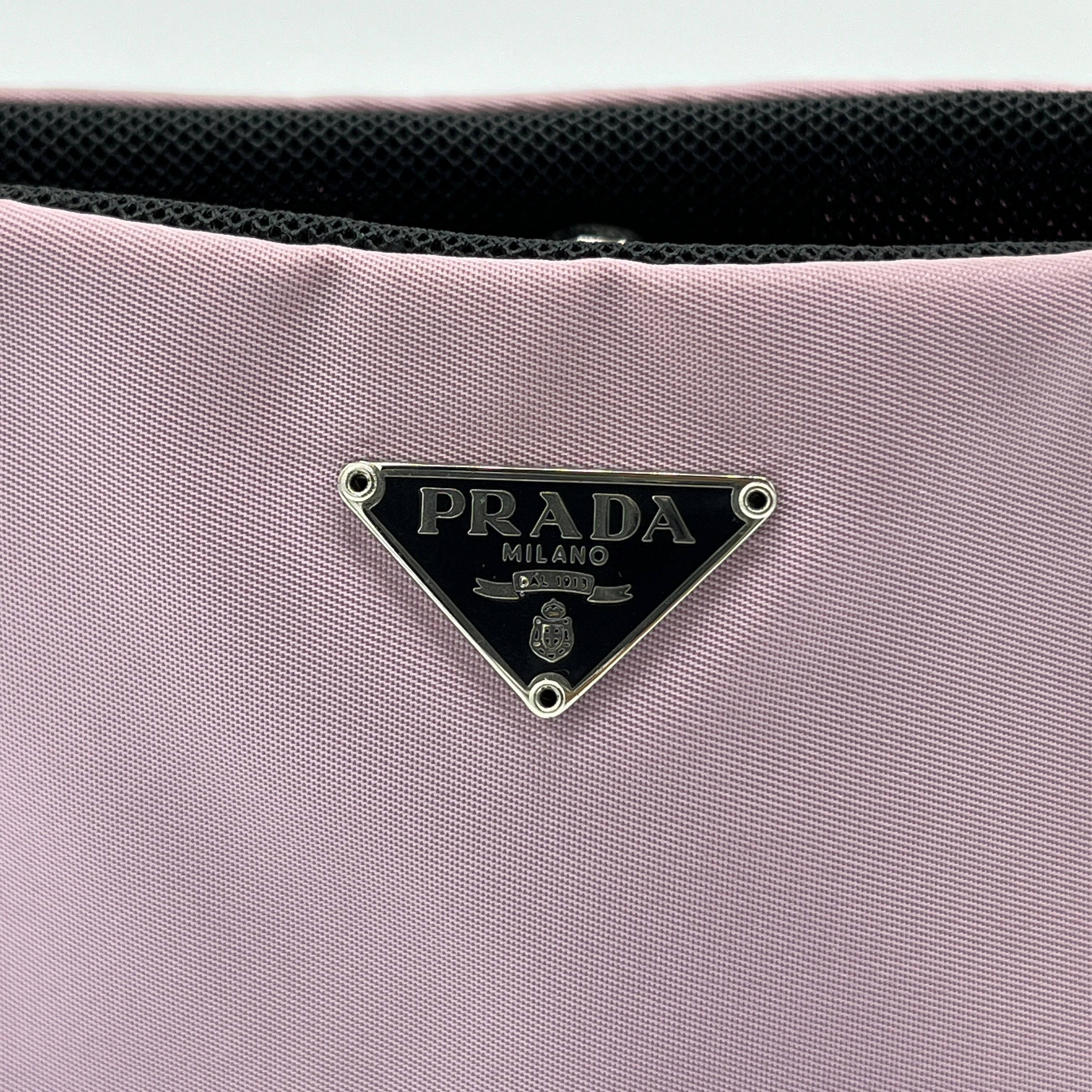 Prada Handtasche mini aus Nylon Flieder